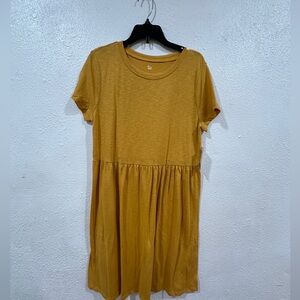 Mustard Girl Plus Dress XXL tags says medium but fits more like XXL in girls
